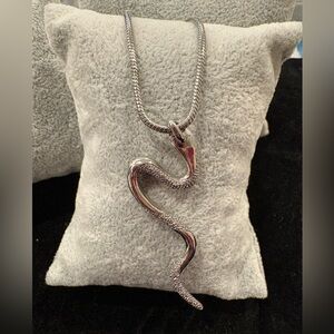 NWOT Stunning Silver Snake Pendant & Necklace